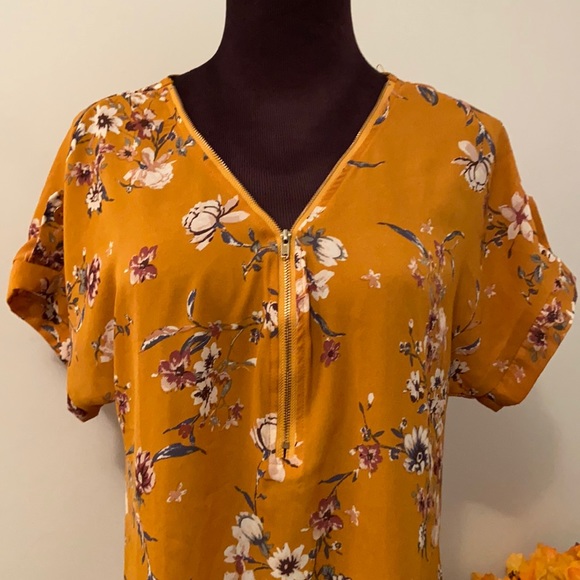 Persaya Tops - Persaya Mustard Yellow Floral Zippered Blouse with Cuffed Short Sleeves
